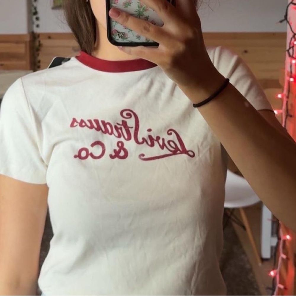 Levi's Women's Cream and Red Graphic Tee